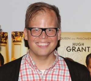 Jeff Hiller to Star in Extended Run of <em>Bright Colors and Bold Patterns</em>