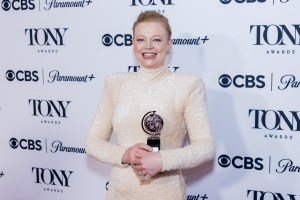 Sarah Snook Wins First Tony Award, for The Picture of Dorian Gray